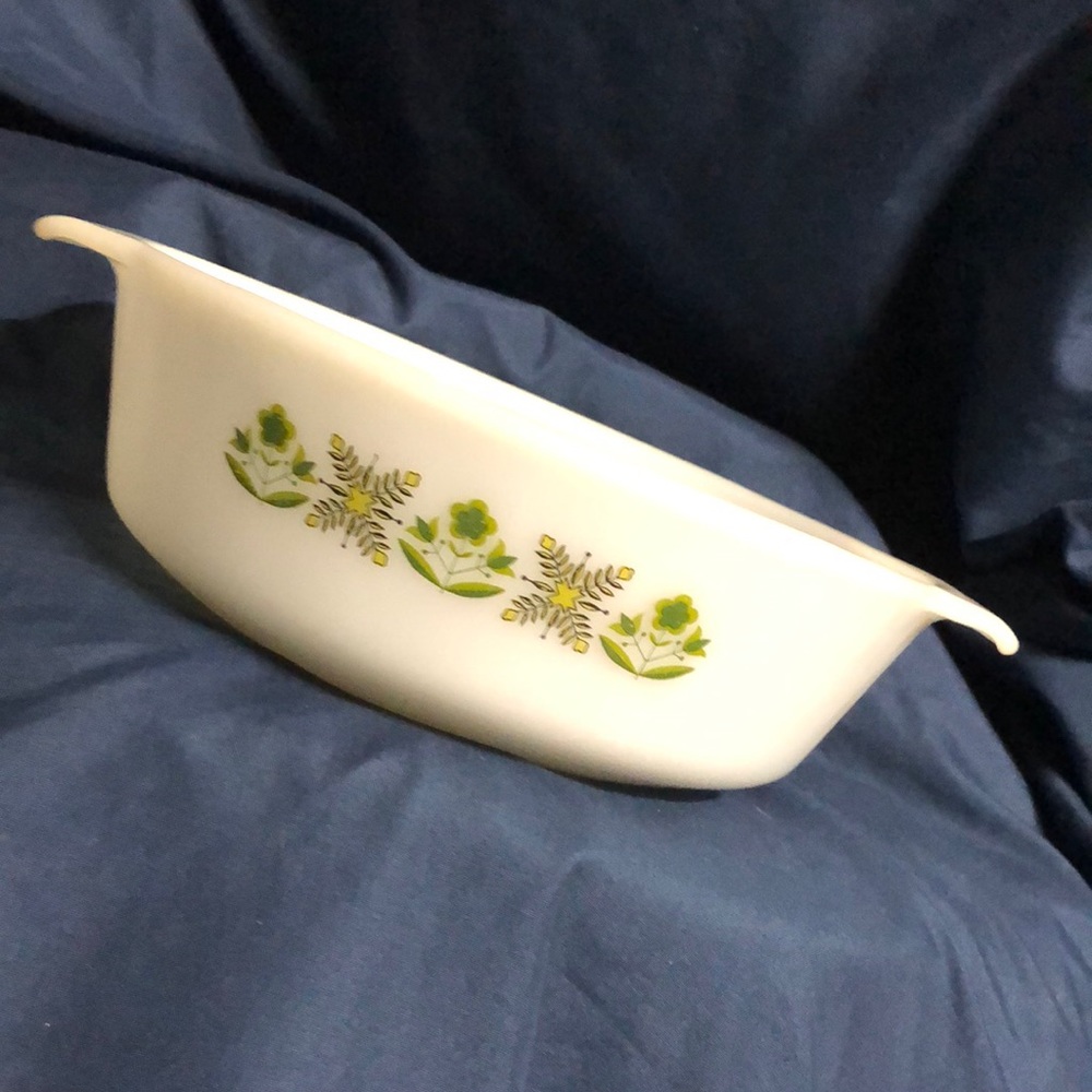 1 1/2 quart Anchor Hocking Green Meadow Oven Proof Milk Glass Round Casserole
